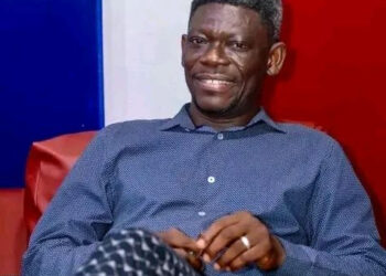 Agya Koo leaves the stage following the recitation of "Mahama"