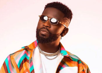 Highlife musician Bisa Kdei has released the visuals for his single "Medaase," which debuted in March 2024 and has seen impressive streaming numbers.