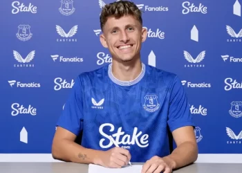 Everton sign Napoli midfielder Lindstrom on loan