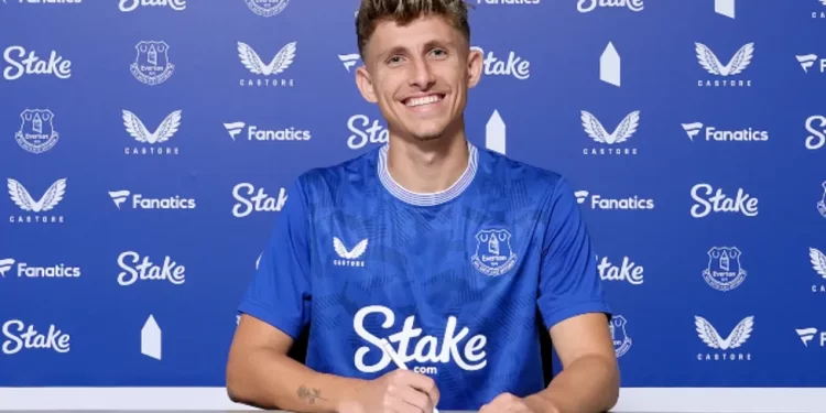 Everton sign Napoli midfielder Lindstrom on loan