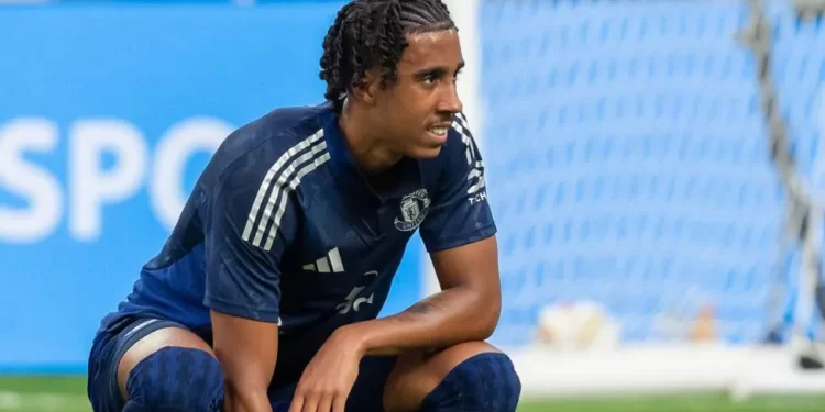 Man Utd defender Yoro on crutches with foot injury