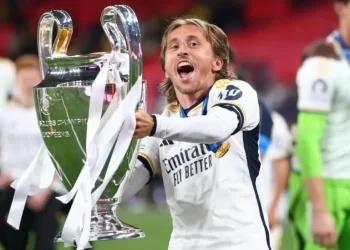 Modric signs one-year extension with Real Madrid