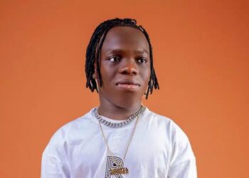 Shatta Bandle apologises for flouting Nigeria’s EFCC Naira mutilation law