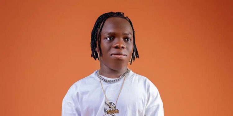 Shatta Bandle apologises for flouting Nigeria’s EFCC Naira mutilation law