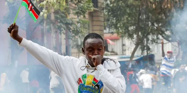 Tear gas fired at anti-government protesters in Kenya