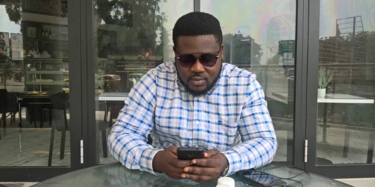 After King Paluta's "Makoma" went viral, entertainment pundit, Kweku Ose Koranteng Asiedu (KOKA) described the singer's voice as useless and nonsense and this did not go well with entertainment connoisseur, Edem Mensah-Tsotsorme.