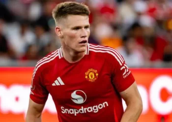 Fulham make £20m bid for Man Utd's McTominay