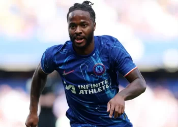 Man Utd hold talks with Chelsea over Sterling deal