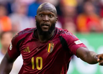 Napoli sign Chelsea's Lukaku for £30m