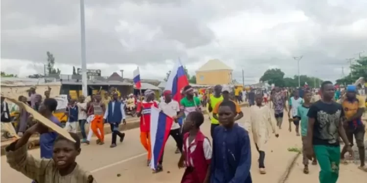 Nigerian protesters arrested for waving Russian flag