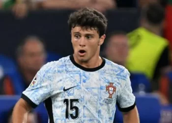 PSG sign Benfica midfielder Neves in £50m deal