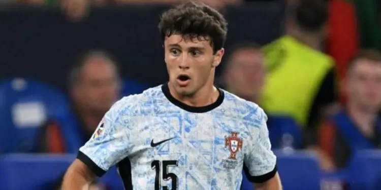 PSG sign Benfica midfielder Neves in £50m deal