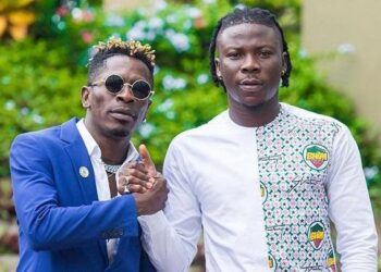Stonebwoy is challenged by Shatta Wale to battle over Dancehall king.