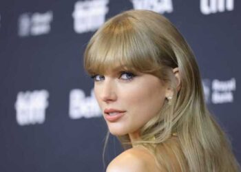 Taylor Swift endorses Kamala Harris for president