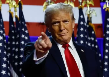 Trump Declares Victory in US Election as Florida Crowd Cheers