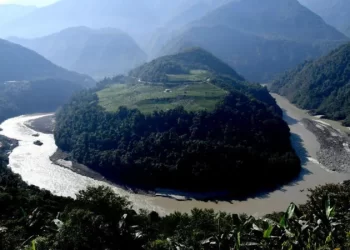 China to build world's largest hydropower dam in Tibet
