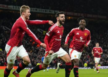 Fernandes Rescues Man Utd