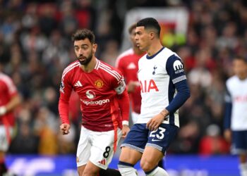 Struggling Giants Clash in Premier League