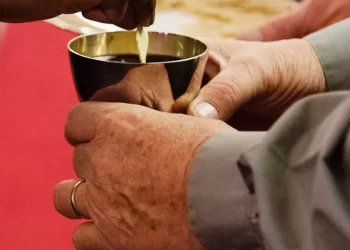 Church of England: No gluten-free bread or non-alcoholic wine for communion