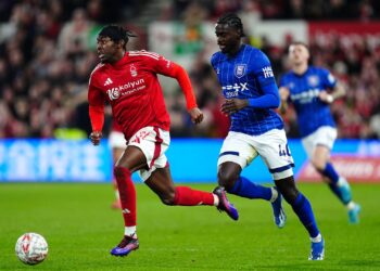 Nottingham Forest Edge Out Aussie Pair