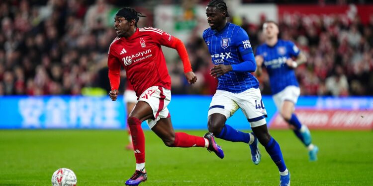Nottingham Forest Edge Out Aussie Pair