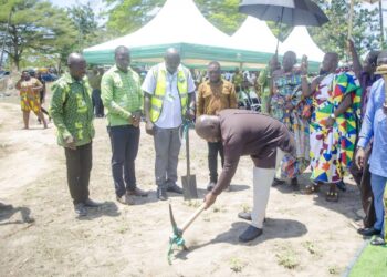 Central Region Lands Commission Cuts Sod for New Office Complex