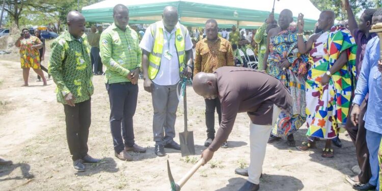Central Region Lands Commission Cuts Sod for New Office Complex