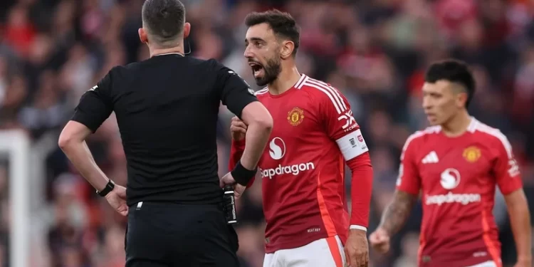 Gary Neville Says Manchester United Don't Deserve Trophies