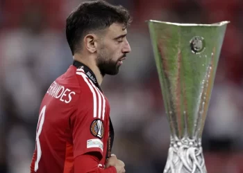 Fernandes and Garnacho Cast Doubt on United Stays