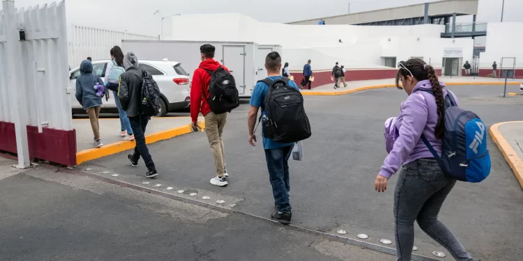 U.S. launches $1,000 'voluntary return' program for undocumented migrants to ease deportation burden