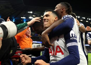 Spurs Thrive While Manchester United Struggle Ahead