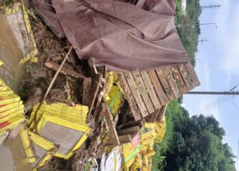 Tipper Truck Crashes into Ditch on Cape Coast-Takoradi Highway