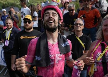 Healy's methodical ride earns him the coveted yellow jersey