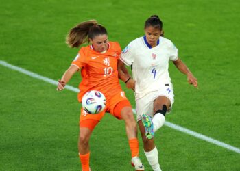 France overcome Netherlands scare with 6-minute spree