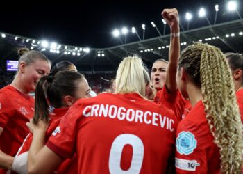 Swiss shock lifts hosts before Spain test