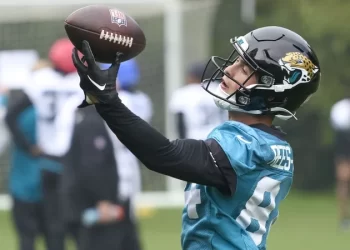 Louis Rees-Zammit ends NFL bid, returns to rugby