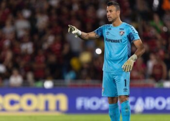 Fabio sets new record, surpassing Peter Shilton