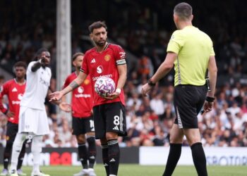 Bruno Fernandes upset after no apology from referee Kavanagh