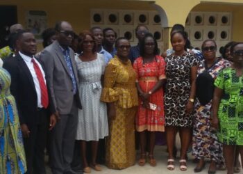 The Director-General of the Ghana Education Service (GES), Professor Ernest Kofi Davis, has embarked on a tour of selected basic schools in the Cape Coast Metropolis to assess challenges affecting institutions with low enrollment.