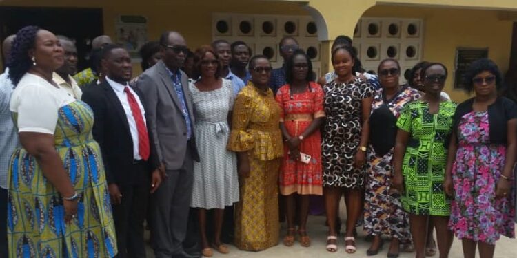 The Director-General of the Ghana Education Service (GES), Professor Ernest Kofi Davis, has embarked on a tour of selected basic schools in the Cape Coast Metropolis to assess challenges affecting institutions with low enrollment.