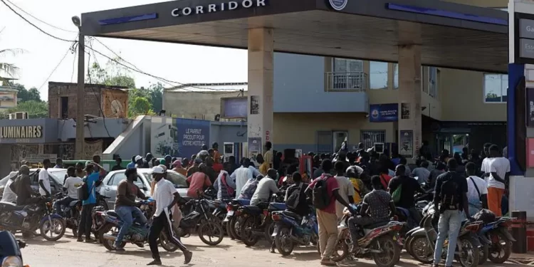 Mali shuts schools and universities as jihadist blockade worsens fuel crisis