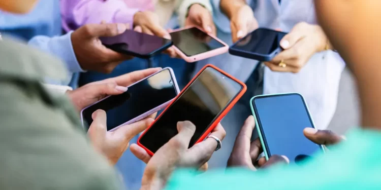 Apple and Samsung users could be due share of £480m payout