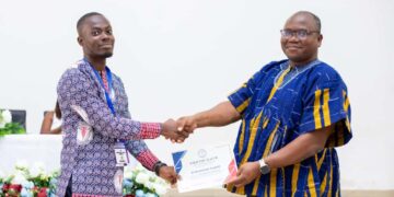 Dr Emmanuel Ekow Ampiah, an optometrist and lecturer at the University of Cape Coast (UCC), has been named Ghana’s Best Optometrist by the Ghana Optometric Association (GOA).