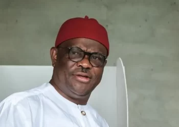 Nigerians praise young soldier for standing up to powerful minister