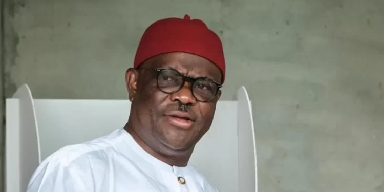 Nigerians praise young soldier for standing up to powerful minister