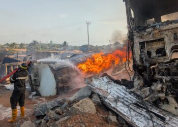 The Ghana National Fire Service (GNFS) has confirmed that twelve of its personnel sustained injuries following a tanker explosion during firefighting operations at Gomoa Potsin.